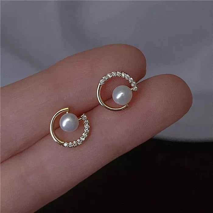 Pearl and crystal stud earring