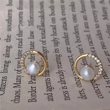 Pearl and crystal stud earring